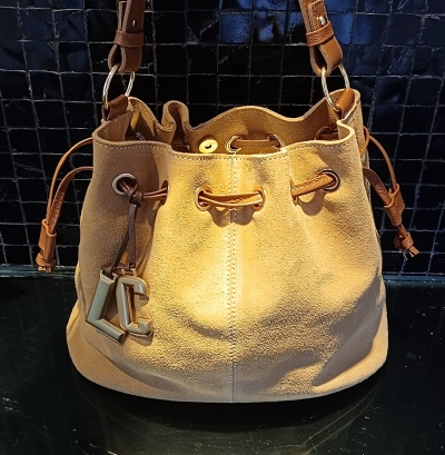 Bolsa Média de Couro e Camurça Saco 