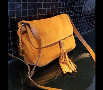 Bolsa de Couro e Camurça com Caxucho