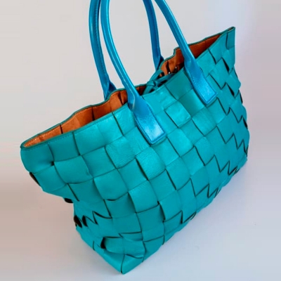 Bolsa de Couro Trançada Azul