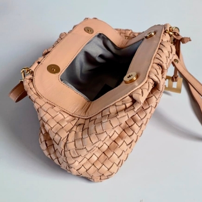 Bolsa de Couro Média Clutch Tressê Nude