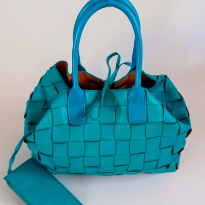 Bolsa de Couro Trançada Azul